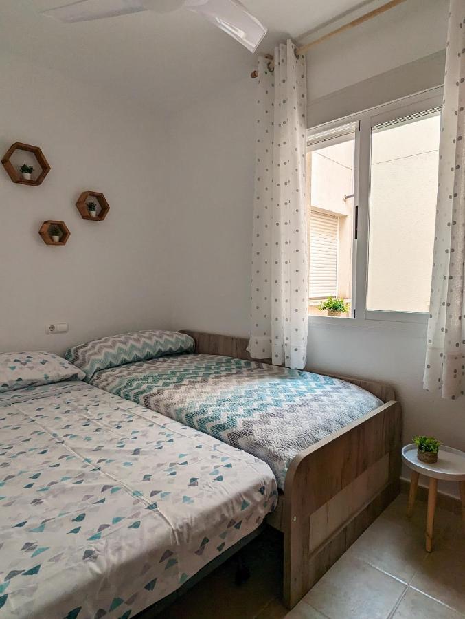 Palmeras - Con Terraza, Barbacoa, Aire Acondicionado Y A 250m De La Playa! Apartamento *